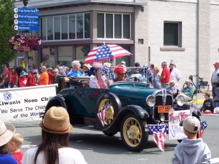 car 4th july parade 2014
